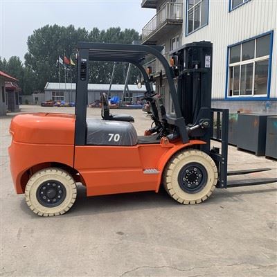 CAN YOU USE A FORKLIFT AS A CRANE? CAN YOU USE A FORKLIFT AS A CRANE?